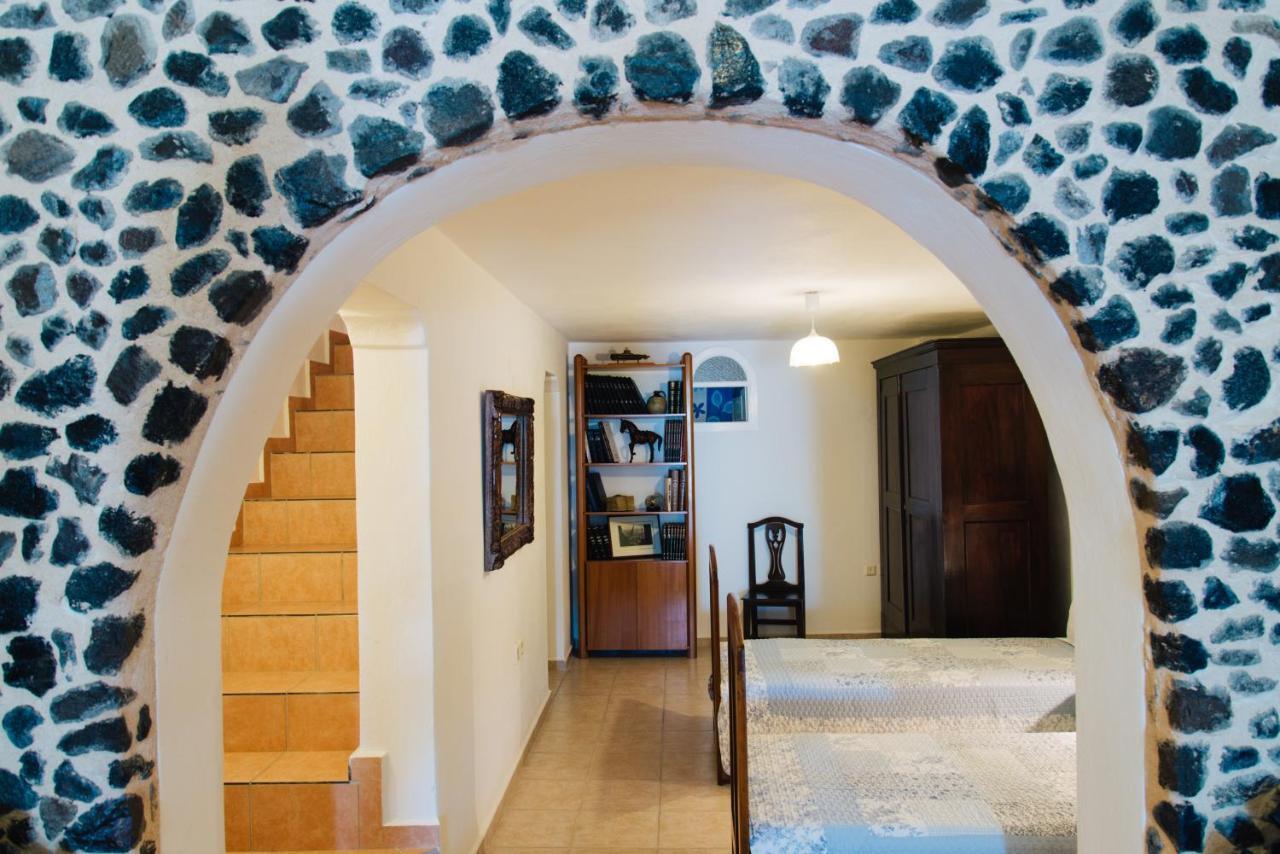 Canava Santino Cave Houses Messaria  Room photo