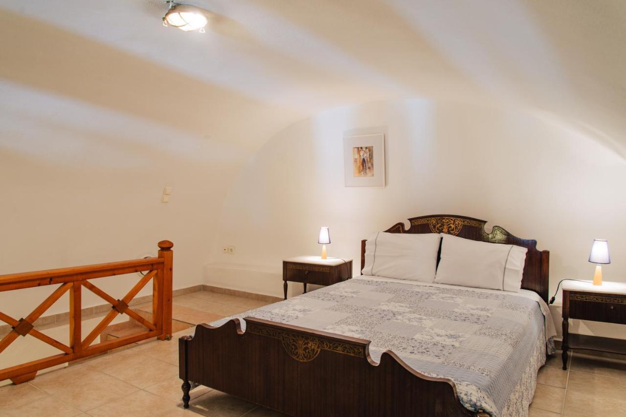 Canava Santino Cave Houses Messaria  Room photo